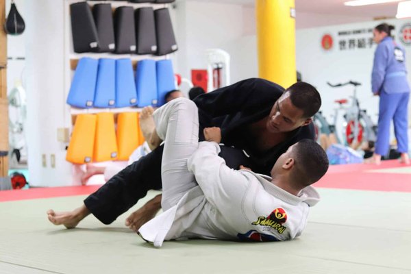 Quels exercices spécifiques peuvent améliorer la force explosive pour les projections en Judo?
